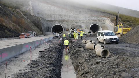 Obras del AVE Madrid-Galicia a la altura de Vilariño de Conso