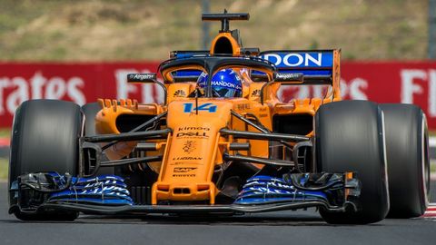 El piloto espaol Fernando Alonso, de McLaren, participa en la primera sesin de entrenamientos libres en el circuito Hungaroring en Mogyorod, noreste de Budapest (Hungra) hoy, 27 de julio de 2018. El Gran Premio de Hungra de Frmula Uno se celebrar el prximo 29 de julio