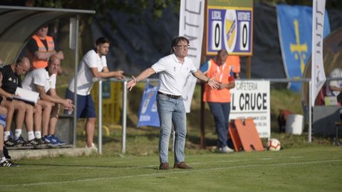 Juan Antonio Anquela durante el triangular que Real Oviedo, Deportivo Alavés y Real Valladolid han jugado en El Berrón