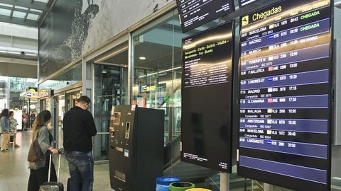 Correos envía desde el Lavacolla los enseres con los que no se permite  viajar