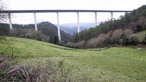 VIADUCTO DE LINDÍN: 103 METROS. Es uno de los más recientes, pues se inauguró en el 2014. Está en el polémico tramo afectado por la niebla de la Autovía del Cantábrico
