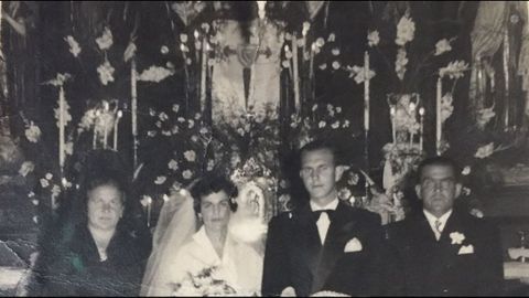 El escudo celeste presidió su boda con su esposa, Carmiña