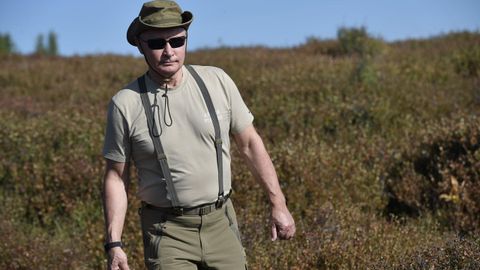 Para la excursin el mandatario ruso escogi ropa de color caqui