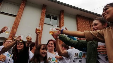 Vecinos brindan por la proclamación de Moal como Pueblo Ejemplar 2018