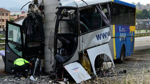 Así fue el brutal accidente de un autobús en Avilés