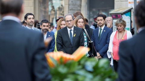 Ofrenda floral del Gobierno de Catalua en el monumento de Rafael Casanova en Barcelona. En la imagen, entre otros, Quim Torra. 