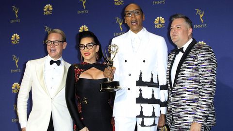 Emmy 2018: RuPaul posa con miembros del elenco y su Emmy a Mejor Presentador de Reality 