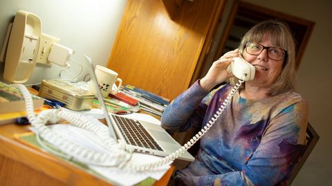 «Tenemos que celebrar a las mujeres físicas porque están ahí fuera. Me siento muy honrada de ser una de ellas»: Donna Strickland