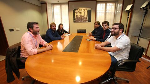 Reunin entre miembros de Podemos e IU para debatir sobre el proceso de reforma del Estatuto