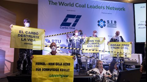 Activistas de Greenpeace en el World Coal Leaders Network 2018