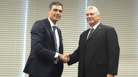 Sanchez saluda al presidente de Cuba, Miguel Díaz-Canel