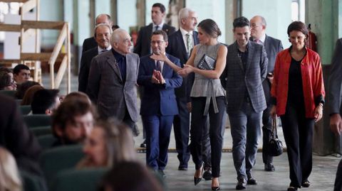 La reina Letizia a su llegada hoy en la antigua fábrica de Armas de La Vega para asistir a un homenaje al director estadounidense Martin Scorsese