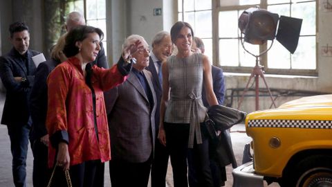 La reina Letizia a su llegada hoy en la antigua fábrica de Armas de La Vega para asistir a un homenaje al director estadounidense Martin Scorsese