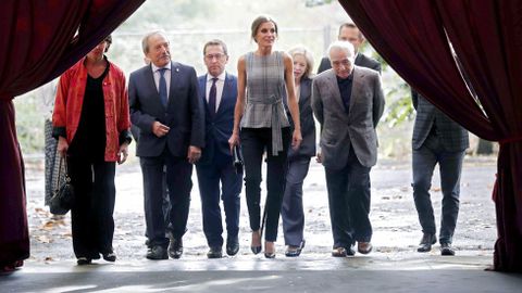 La reina Letizia a su llegada hoy en la antigua fábrica de Armas de La Vega para asistir a un homenaje al director estadounidense Martin Scorsese