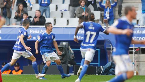 Gol Saul Berjon Javi Hernandez Ibrahima Balde Real Oviedo Osasuna Carlos Tartiere.Los futbolistas azules celebran el gol de Saúl Berjón ante Osasuna