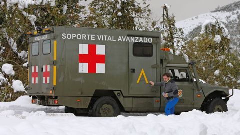 Los 120 efectivos de la Unidad Militar de Emergencias trasladados a Asturias para ayudar a paliar los efectos del temporal de nieve 
