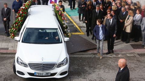 Mariano Rajoy estuvo rodeado de familiares y amigos durante la ceremonia fnebre