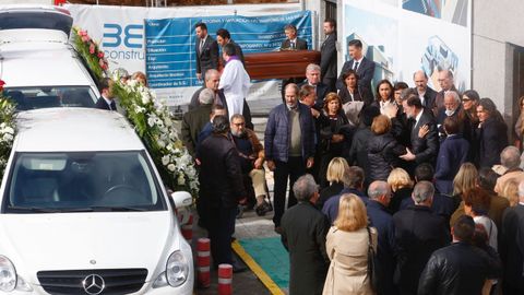 Rajoy estuvo arropado por familiares y amigos durante la ceremonia fnebre por su padre