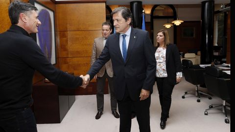 Imágenes de la reunión de Podemos Asturias y el Gobierno regional durante la negociación de los Presupuestos de 2019