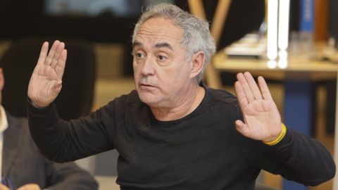 Ferrán Adriá dialoga con cocineros gallegos