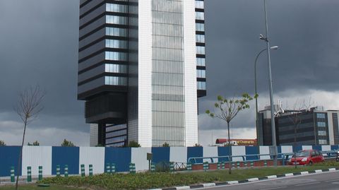Torre Cepsa, Madrid (España) 490 millones. Su mayor compra en España. Adquirido a Bankia.