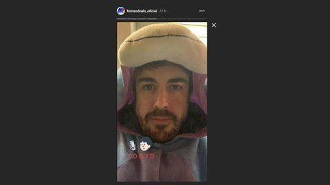 Fernando Alonso disfrazado para ir a los karts