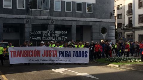 La marcha minera a su llegada a la Plaza España en Oviedo