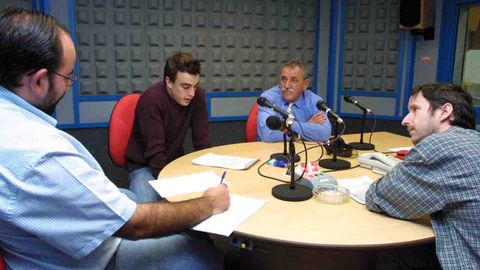 Fernando Alonso durante una entrevista en la redacción con Luis Manuel Reyes, Manolo Calleja y José Carreño
