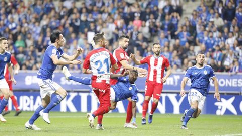 Ibra remata para conseguir el 1-0 frente al Sporting