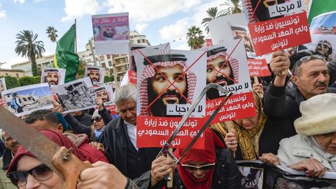 Pancartas y sierras, en las protestas contra Salman
