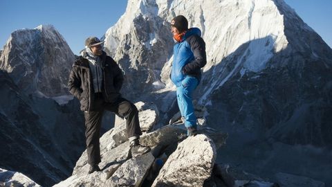 Conrad Anker (izquierda) y David Lama en su segundo intento de ascenso al Lunag Ri en 2016