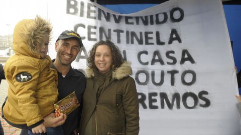 JOSÉ SOUTO, CON SU HIJO ADRIÁN Y SU MUJER, ÁNGELA, EMBARAZADA