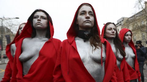 Mujeres vestidas como Marianne, el símbolo de la libertad en la república francesa