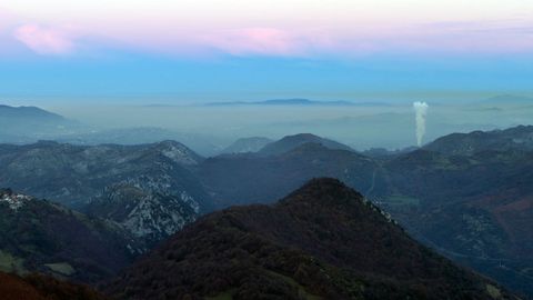 Nube de contaminación sobre Oviedo
