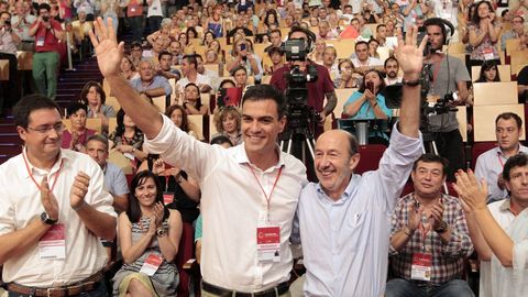 Sánchez y Rubalcaba en el congreso del 2014 en el que el primero fue elegido secretario general del PSOE