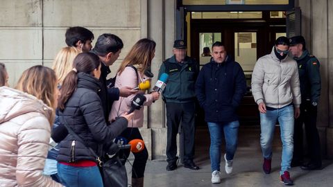 José Ángel Prenda y Alfonso Jesús Cabezuelo entran en la Audiencia de Sevilla para la vista