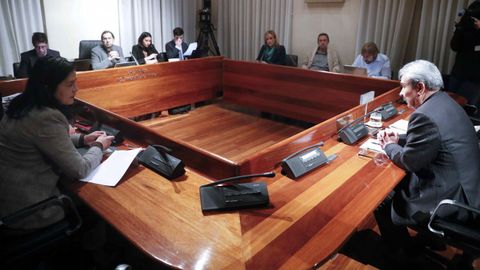 El exconsejero Industria del Principado Graciano Torre (d) durante su comparecencia en la Junta General ante la comisión parlamentaria que investiga los cursos de formación de UGT