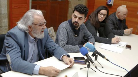 Guillermo Ferrándiz, a la izquierda, es el precandidato oficial de Podemos en Ferrol