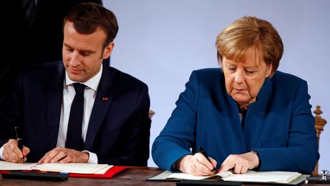Marcon y Merkel firman el nuevo tratado en el ayuntamiento de la localidad alemana de Aquisgrn