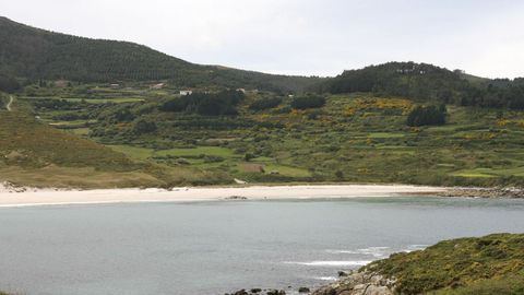 Al fondo, los terrenos sobre los que se construiría el Parador de Muxía en el año 2011