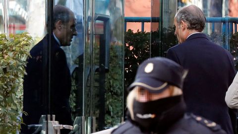 El expresidente valenciano Francisco Camps llegando a la Audiencia Nacional para declarar como imputado en una pieza del caso Gürtel
