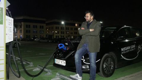 Recargar por completo la batería lleva desde 12 horas en un enchufe doméstico, seis en una toma semirápida o 50 minutos empleando la más potente, denominada CHAdeMO
