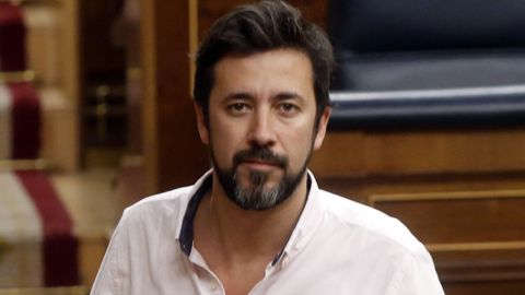 Antón Gómez Reino (Congreso) El diputado de Podemos es el último azote contra Villares, al que quiso echar con la candidatura de Bruzos. Como líder de Podemos en Galicia impulsa la candidatura alternativa