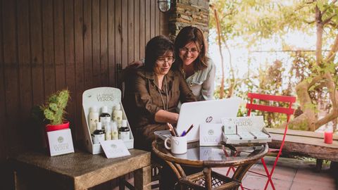 Ana Bordallo y Rosaura Valverde crearon La espiral verde, que comercializa geles, cremas y jabones a base de algas