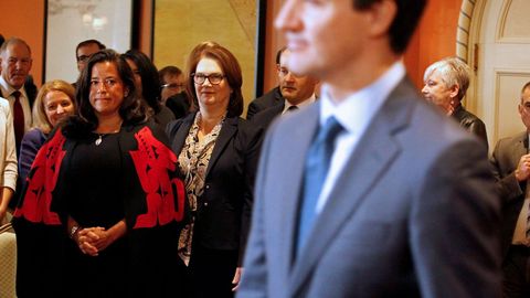 La presidenta de la Junta del Tesoro, Jane Philpott, (en el centro con gafas) era una de las mujeres con ms poder en el Gobierno de Trudeau