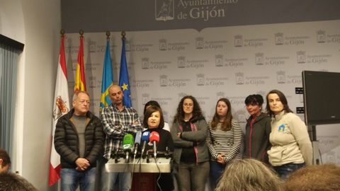 Rueda de prensa de las protectoras, acompaadas por representantes del PSOE, Podemos, IU y Ciudadanos, hace un mes