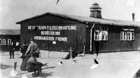 Barracones del campo de concentracin de Buchenwald, en una fotografa histrica