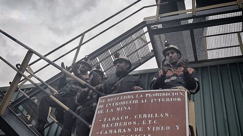 Salida de los mineros encerrados en el pozo Santiago