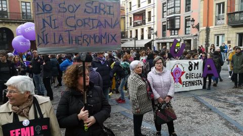 La concentración del 8-M, en la plaza del Ayuntamiento de Gijón