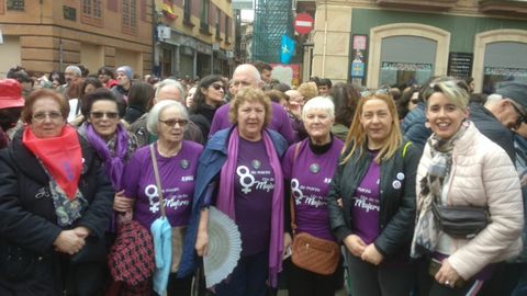Lucía Falcón (a la izquierda de la foto) junto a otros compañeros del PSOE